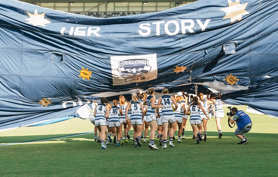 2019_03_29_HERO.jpg Geelong's AFLW team run through the banner for the first time. - Geelong Cats,Phoebe McWilliams